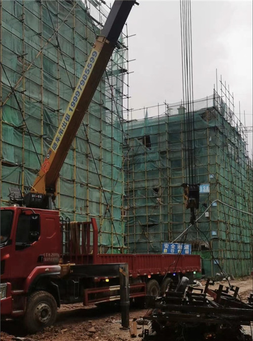 西青区“慢工细活”—— 吊车的 “微动控制” 技术
