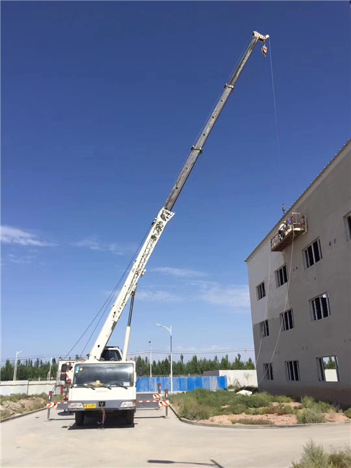 西青区“轻装强干”—— 吊车的 “轻量化臂架” 技术